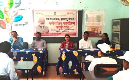 बालक छात्रावास के विद्यार्थियों को दी शासन की प्रमुख योजनाओं की जानकारी