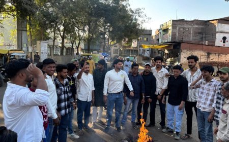 युवक कांग्रेस ने जलाया बिहार सीएम का पुतला