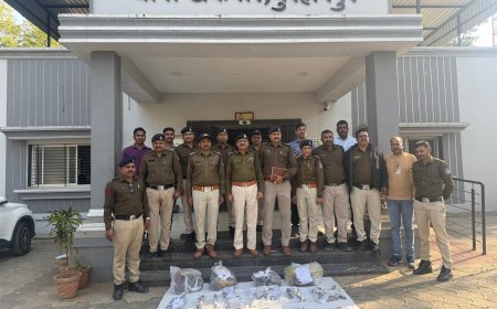 आधी रात को जंगल में पुलिस ने दी दबिश, झोपड़ियों में बन रहे थे अवैध हथियार