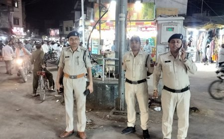 बुरहानपुर पुलिस द्वारा रमजान त्यौहार के चलते थाना क्षेत्र में शाम के समय की जा रही है सतत फुट पेट्रोलिंग