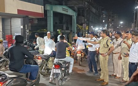 त्योहारों के चलते यातायात पुलिस अलर्ट शहर की यातायात व्यवस्था दुरुस्त करने हेतु सड़क किनारे का अतिक्रमण हटवाया