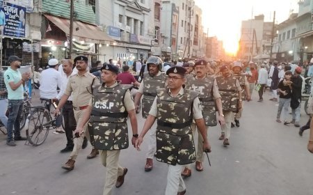 बुरहानपुर पुलिस द्वारा शहर में कानून व्यवस्था बनाए रखने एवं आगामी त्यौहारों को शांतिपूर्वक संपन्न कराने हेतु फ़्लैग-मार्च निकल गया