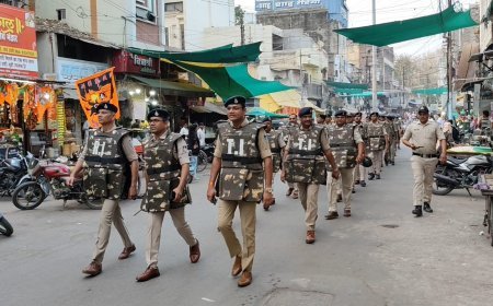 बुरहानपुर पुलिस द्वारा शहर में कानून व्यवस्था बनाए रखने एवं आगामी त्यौहारों को शांतिपूर्वक संपन्न कराने हेतु फ़्लैग-मार्च निकाला गया