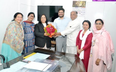 नवागत पदस्थ प्रधान जिला एवं सत्र न्यायाधीश विधि सक्सेना से पैरालीगल वालेनटियर्स ने की सौजन्य भेंट व् किया भावभीना स्वागत