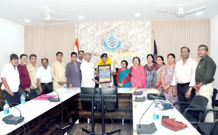 जनजाग्रति संस्था बुरहानपुर ने जिला पुलिस अधीक्षक देवेन्द्र पाटीदार को कर्तव्यपरायणता सम्मान प्रशस्ति पत्र से सम्मानित किया