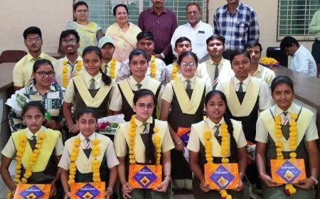 शिक्षा समिति अध्यक्ष श्रीमती तारिकासिंह द्वारा सेवासदन स्कूल के होनहारों का सम्मान