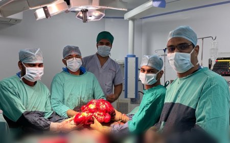 ऑल इज़ वेल हॉस्पिटल के डॉक्टरों ने 61 वर्षीय मरीज के पेट से निकाला 7 किलो का दुर्लभ ट्यूमर