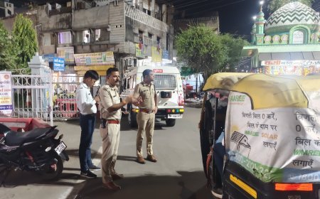 बुरहानपुर पुलिस द्वारा विशेष यातायात अभियान के तहत यातायात पुलिस द्वारा बिना वैध परमिट, बिना, फिटनेस के 12 ऑटो वाहनों पर की गई चलानी कार्यवाही
