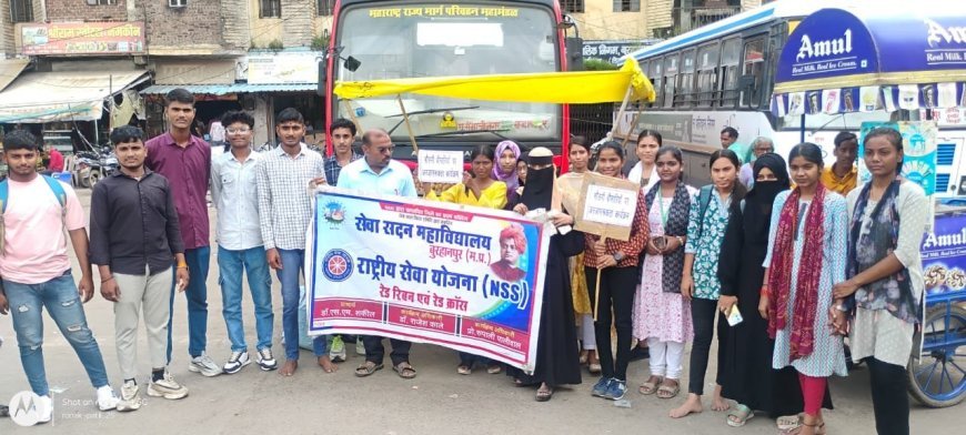 सेवासदन महाविद्यालय द्वारा मौसमी बीमारी के संबंध में जनजागरूकता कार्यक्रम
