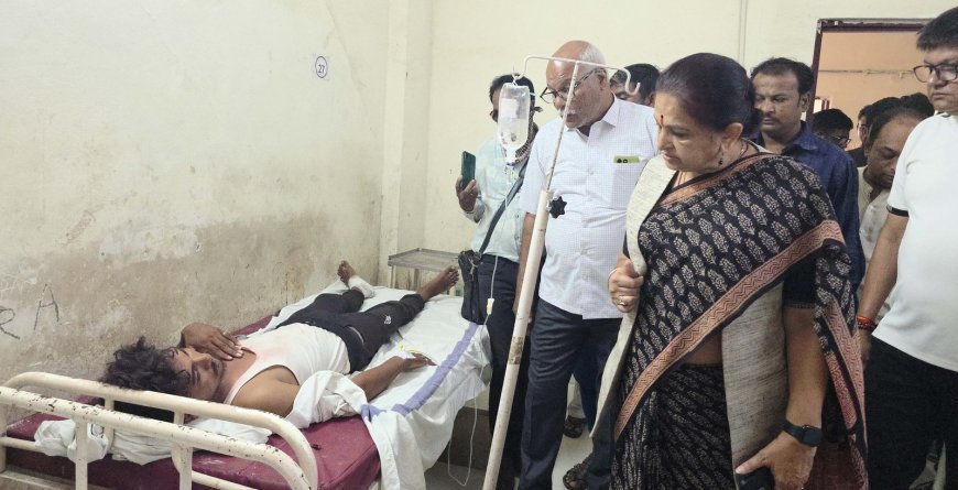 करौली घाट पर हादसे के बाद अर्चना चिटनिस ने घायल-परिजनों से की मुलाकात, उचित उपचार के दिए निर्देश