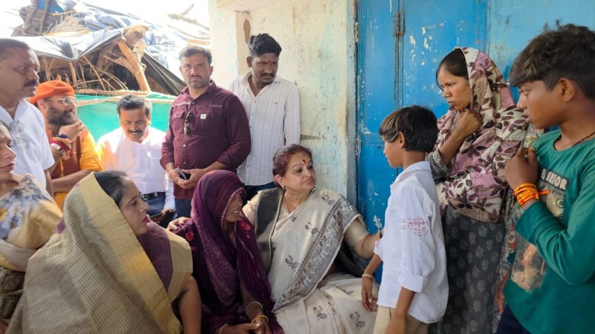 11 लोगों की हुई थी दर्दनाक मौत, विधायक अर्चना चिटनिस ने मृतकों के परिजनों से भेंट कर शोक संवेदना व्यक्त की