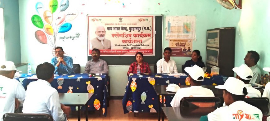 बालक छात्रावास के विद्यार्थियों को दी शासन की प्रमुख योजनाओं की जानकारी
