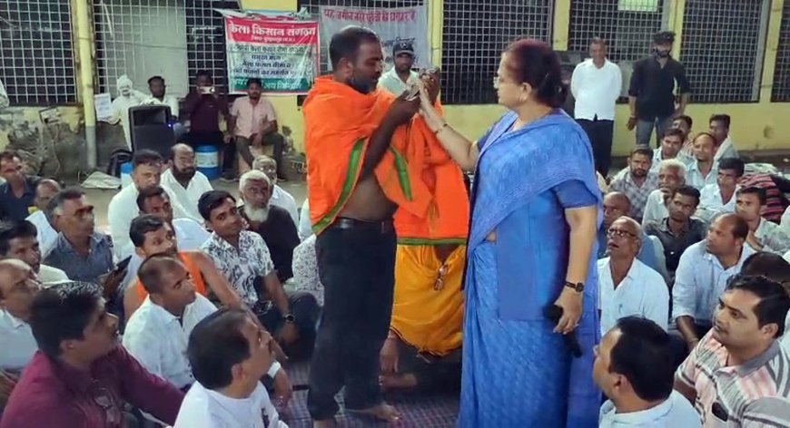 किसानों की अर्चना चिटनिस ने सीएम से बात कराई, धरना प्रदर्शन किया समाप्त