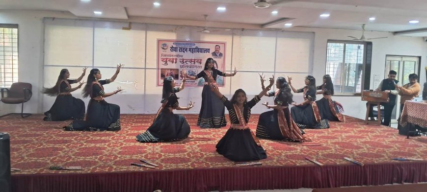 जिलास्तरीय युवा उत्सव में सेवासदन महाविद्यालय प्रथम- समूह नृत्य और गायन में दिखाया कमाल