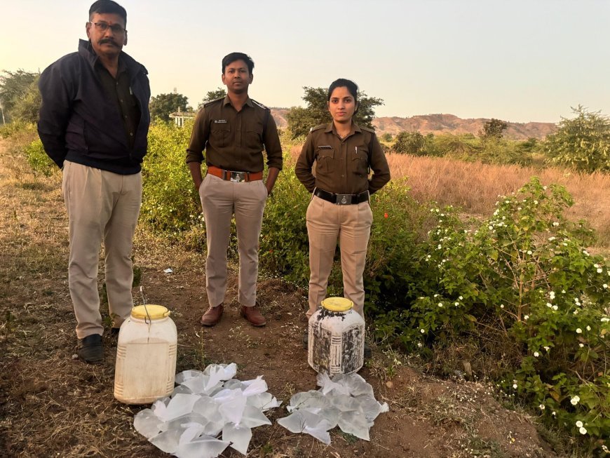 अवैध शराब पर आबकारी विभाग की कार्रवाई, 34 लीटर शराब जब्त