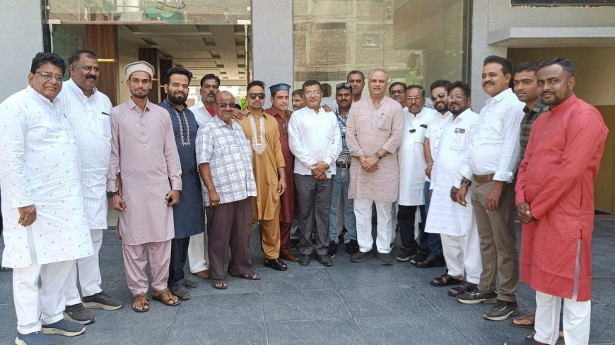 ईद मिलन समारोह का हुआ आयोजन,जनप्रतिनिधि, प्रशासनिक अफसरों के साथ पत्रकार हुए शामिल