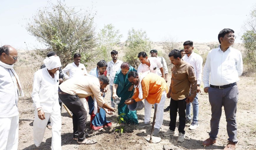 एक पेड़ मां के नाम” अभियान के तहत अर्चना चिटनिस ने किया वृक्षारोपण, मुख्यमंत्री डॉ. मोहन यादव के जन्मदिवस पर पर्यावरण संरक्षण का संदेश