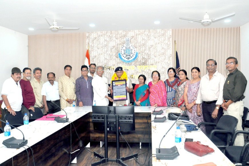 जनजाग्रति संस्था बुरहानपुर ने जिला पुलिस अधीक्षक देवेन्द्र पाटीदार को कर्तव्यपरायणता सम्मान प्रशस्ति पत्र से सम्मानित किया