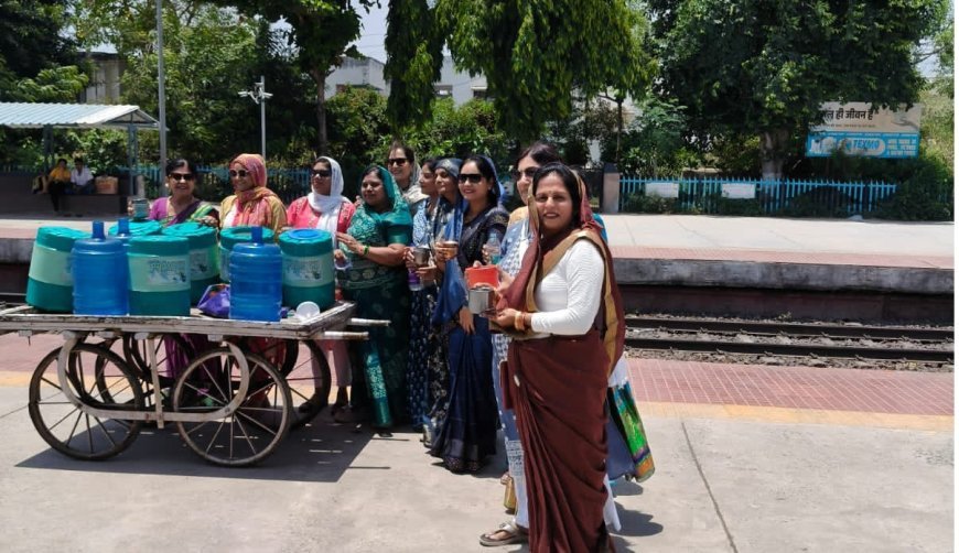 लालबाग रेलवे स्टेशन पर जल सेवा अभियान, यात्रियों को मिली राहत