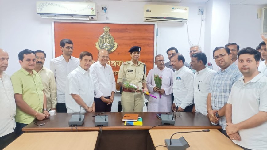 थाना प्रभारी कोतवाली द्वारा सराका एशोसियशन एवं सराफा दुकानदारों की ली बैठक