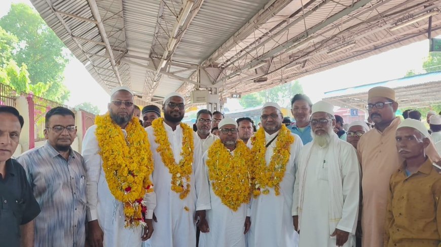 46 दिन की हज यात्रा से लौटे 8 शिक्षकों का हुआ स्वागत