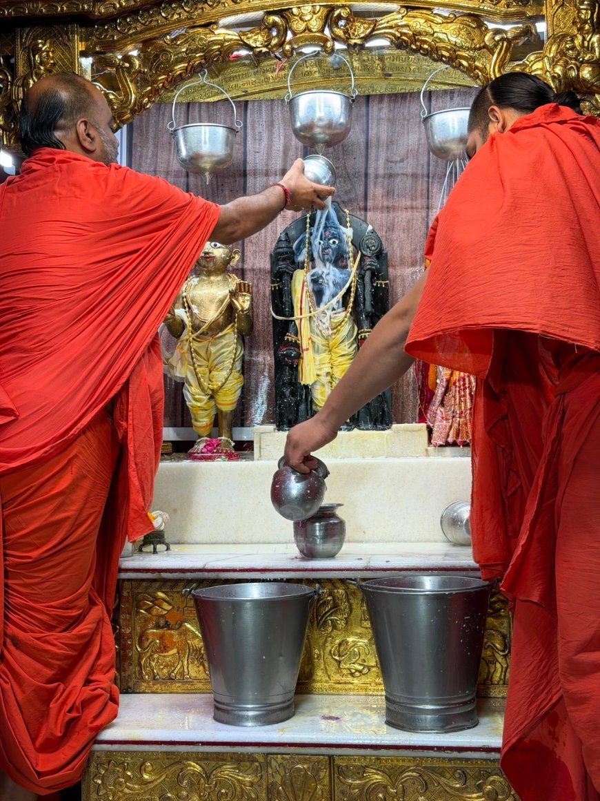 पुरुषोत्तम मास में बुरहानपुर के प्राचीन स्वामीनारायण मंदिर में अविरल दुग्धाभिषेक, पूतना-वध प्रसंग से मिला आडंबर त्यागने का संदेश, देश-विदेश से पहुंच रहे श्रद्धालु