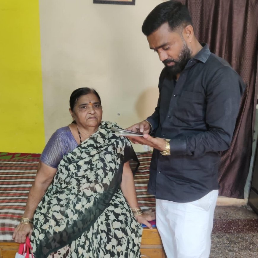 बुजुर्गों के सम्मान में आगे आए पार्षद: घर-घर जाकर की वृद्धावस्था पेंशन की डीएलसी