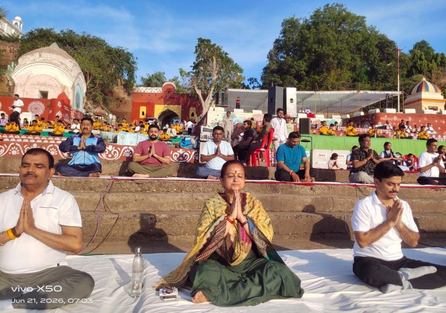 अंतर्राष्ट्रीय योग दिवस पर बुरहानपुर में ताप्ती तट बना योगमय,योग विश्व कल्याण और मानवता को जोड़ने का माध्यम-अर्चना चिटनिस