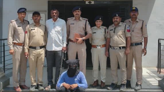 अंतर्राज्यीय अवैध हथियार तस्कर के विरुद्ध थाना खकनार की प्रभावी कार्यवाही, आरोपी के कब्जे से 07 हस्तनिर्मित पिस्टल 02 खाली मैगजीन जब्त